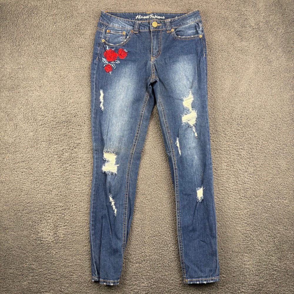 Almost Famous Womens Size 7 Mid Rise Distressed‎ Rose Embroidered Jeans